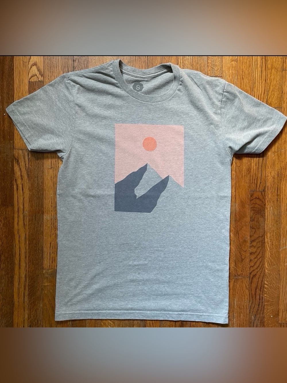 Wohven Graphic Crew Neck T-shirt, size Small